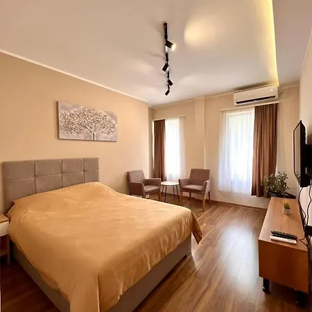Dani Lux Center